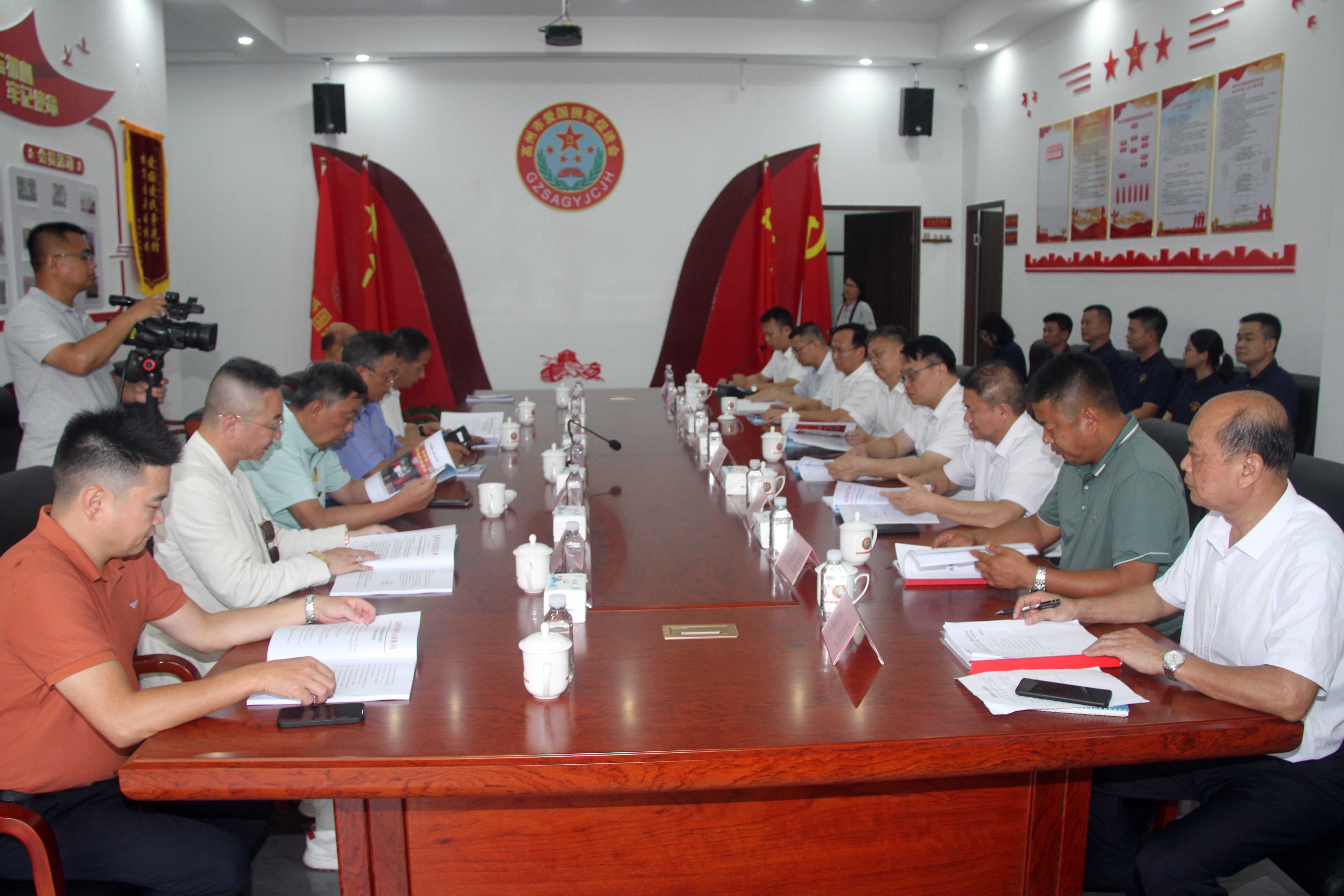 凰津光電總裁會(huì)議合影 凰津光電總裁會(huì)議合影